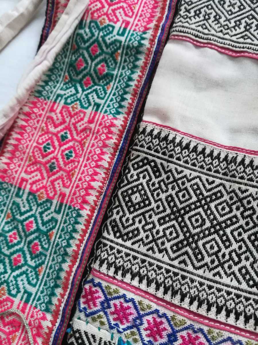中国少数民族 ミャオ族 刺繍プリーツ前掛け 苗族/藍染/インディゴ/古布