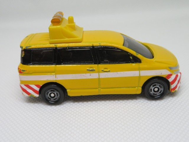  Tomica Ниссан Elgrand 