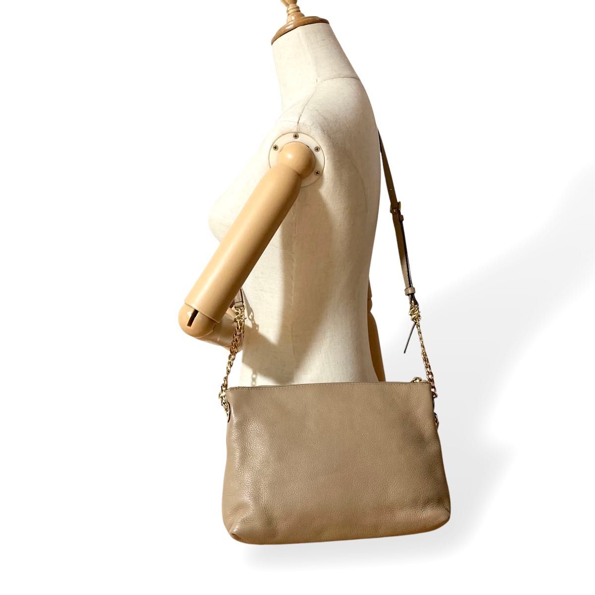 美品】 MICHAEL KORS マイケルコース ショルダーバッグ クロス 美品】 MICHAEL KORS マイケルコース ショルダーバッグ クロス