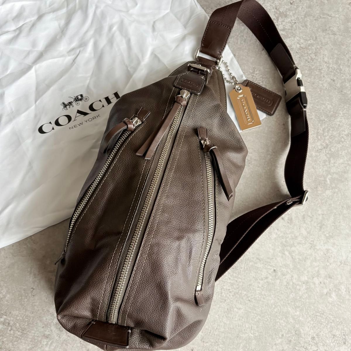 極美品】COACH コーチ トンプソン ボディバッグ ショルダー 極美品】COACH コーチ トンプソン ボディバッグ ショルダー