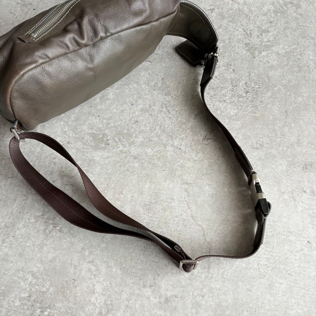 極美品】COACH コーチ トンプソン ボディバッグ ショルダー 極美品】COACH コーチ トンプソン ボディバッグ ショルダー