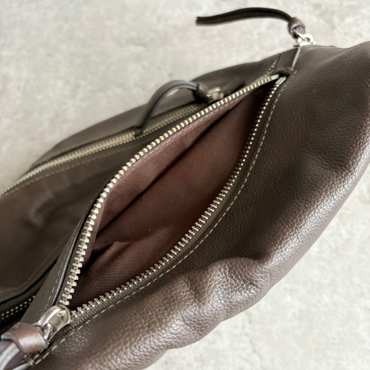 極美品】COACH コーチ トンプソン ボディバッグ ショルダー 極美品】COACH コーチ トンプソン ボディバッグ ショルダー