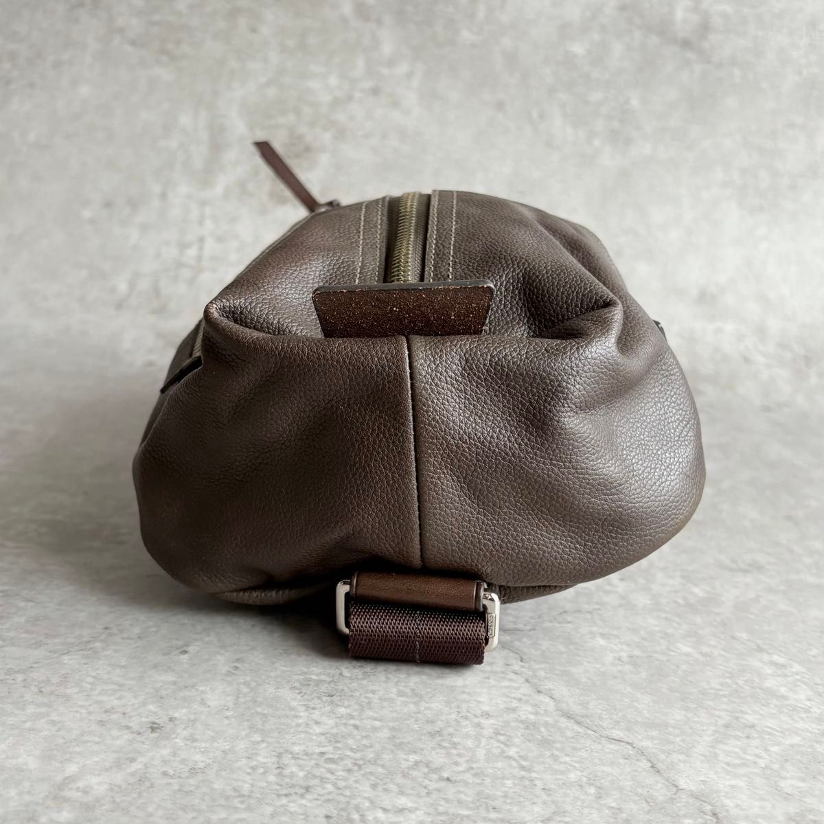 極美品】COACH コーチ トンプソン ボディバッグ ショルダー 極美品】COACH コーチ トンプソン ボディバッグ ショルダー