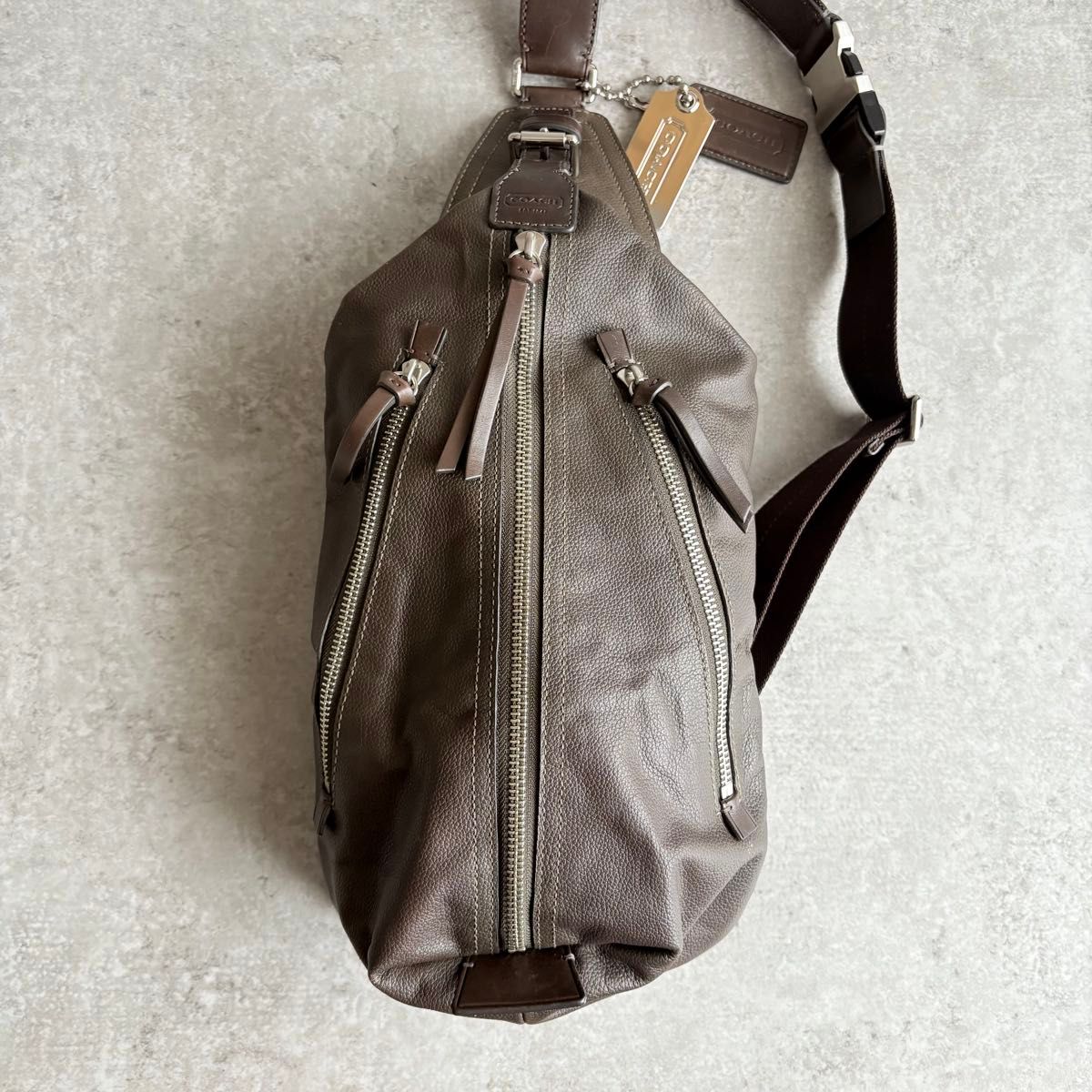 極美品】COACH コーチ トンプソン ボディバッグ ショルダー 極美品】COACH コーチ トンプソン ボディバッグ ショルダー