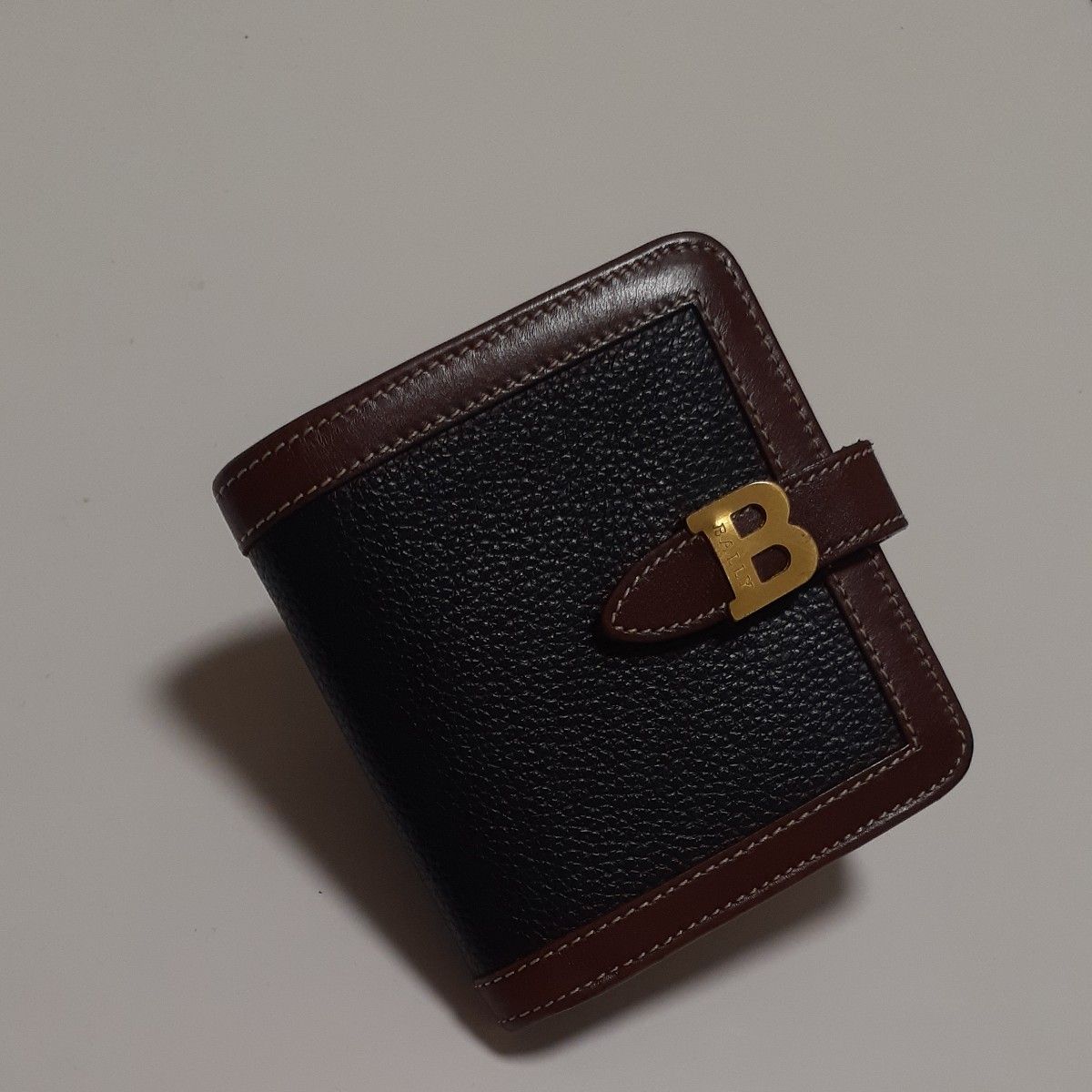 BALLY 二つ折り財布 ブラック レザー|Yahoo!フリマ(旧PayPay BALLY 二つ折り財布 ブラック レザー|Yahoo!フリマ(旧PayPay
