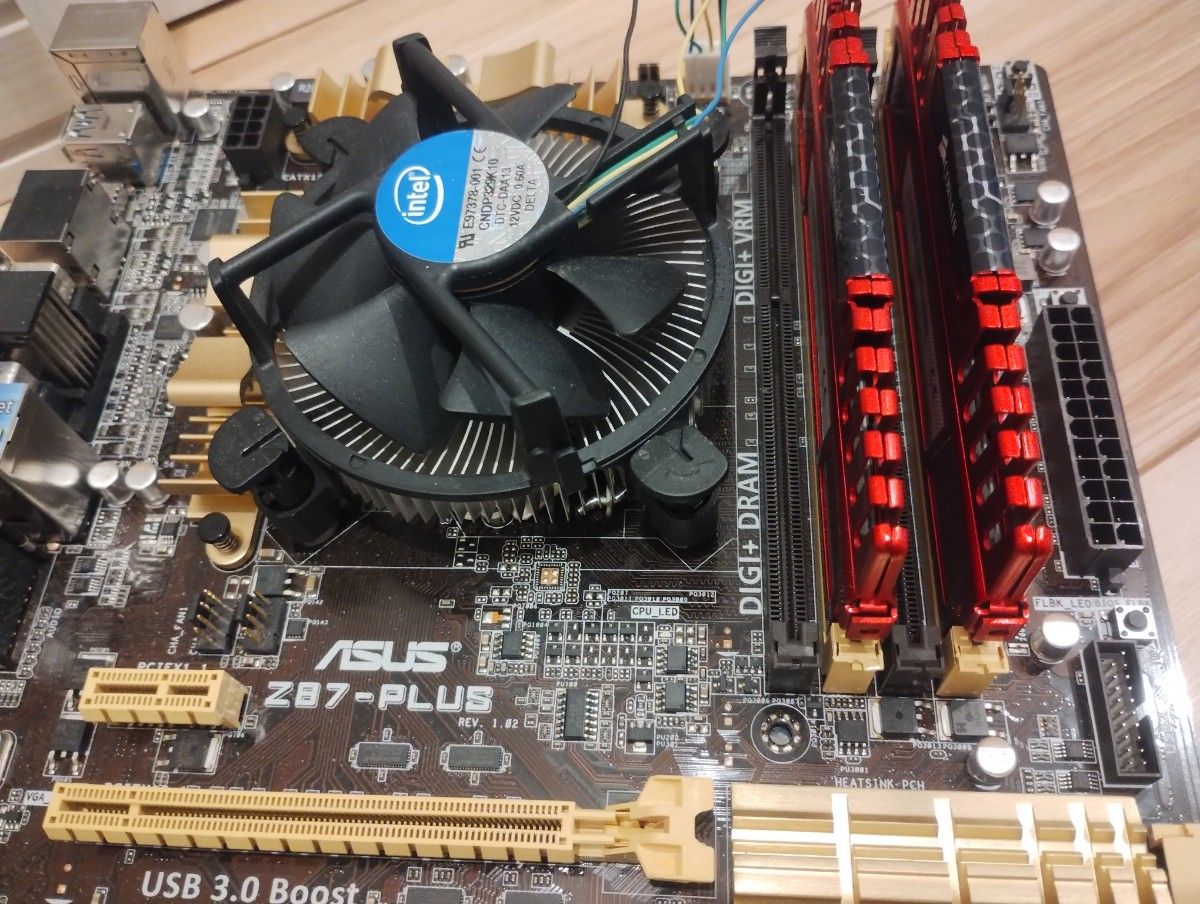中古 ASUS Z-87 PLUS マザーボード コアi7 16Gメモリ付き 箱 中古 ASUS Z-87 PLUS マザーボード コアi7 16Gメモリ付き 箱