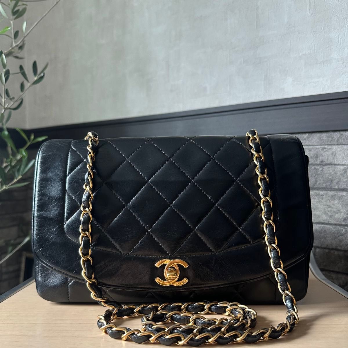 CHANEL ダイアナフラップ マトラッセ ラムスキン チェーン CHANEL ダイアナフラップ マトラッセ ラムスキン チェーン