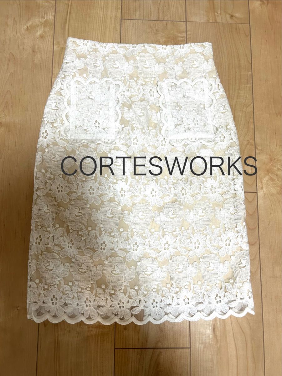 CORTESWORKS ホワイト 花柄レーススカート 総刺繍 布地にも可 総 CORTESWORKS ホワイト 花柄レーススカート 総刺繍 布地にも可 総