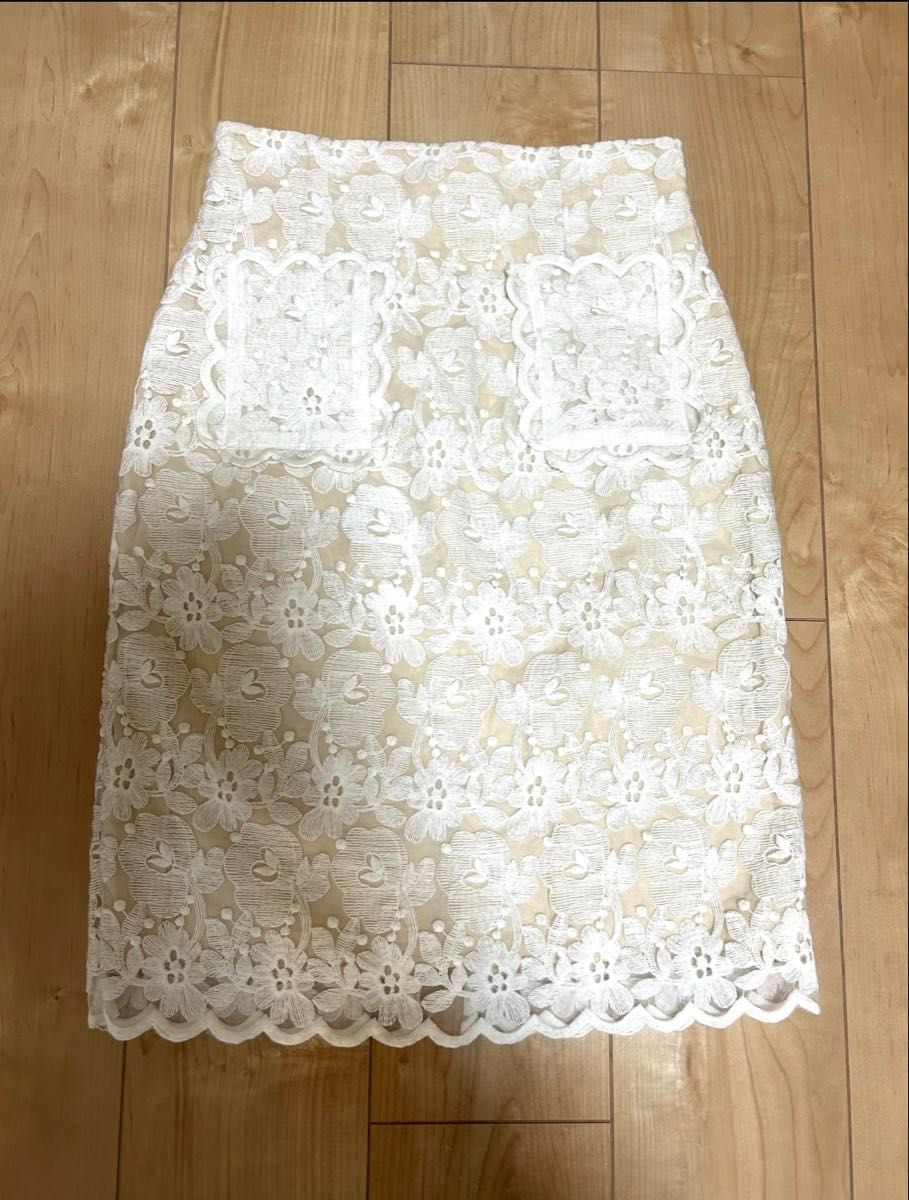 CORTESWORKS ホワイト 花柄レーススカート 総刺繍 布地にも可 総 CORTESWORKS ホワイト 花柄レーススカート 総刺繍 布地にも可 総