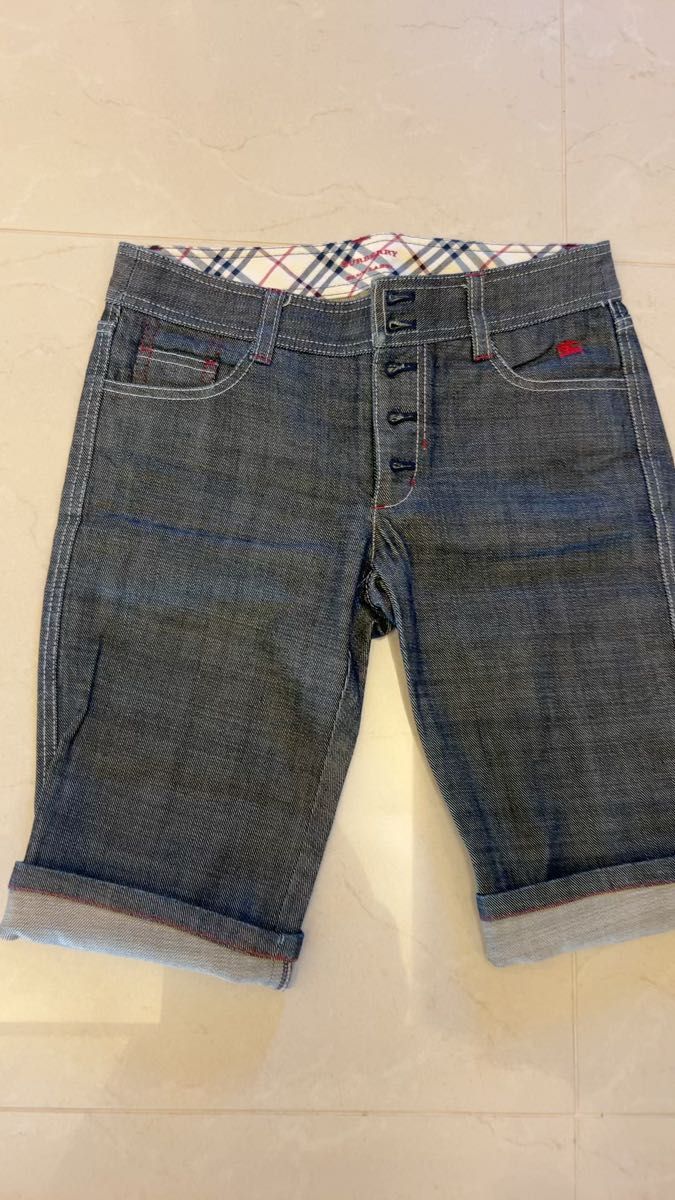 バーバリーブルーレーベル ジーンズ サイズ25 美品 これからの季節にどうぞ!!デザイン貴重商品
