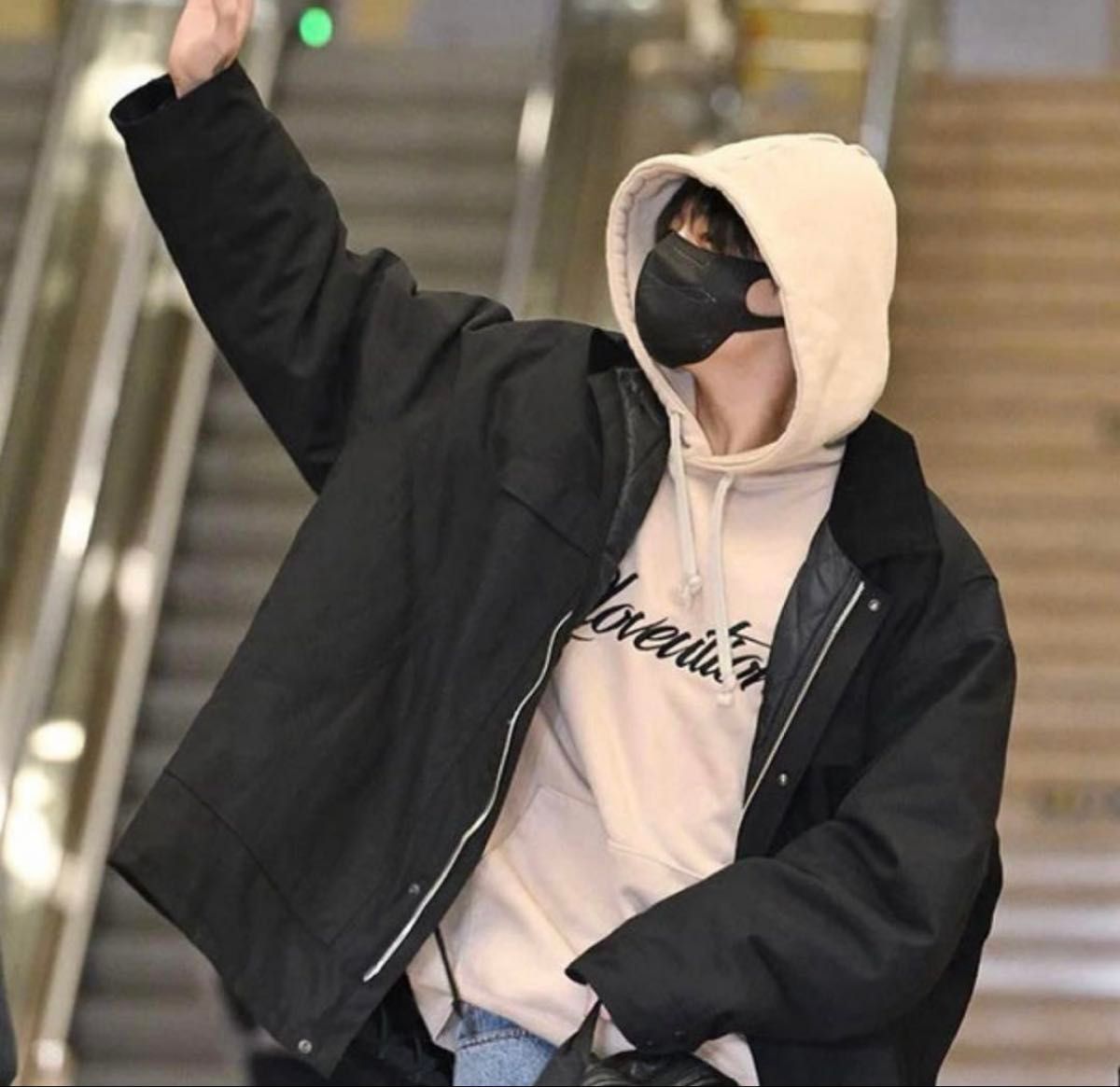 BTS ジョングク着用 GRAFFITIONMIND ラブユーションフーディ M BTS ジョングク着用 GRAFFITIONMIND ラブユーションフーディ M
