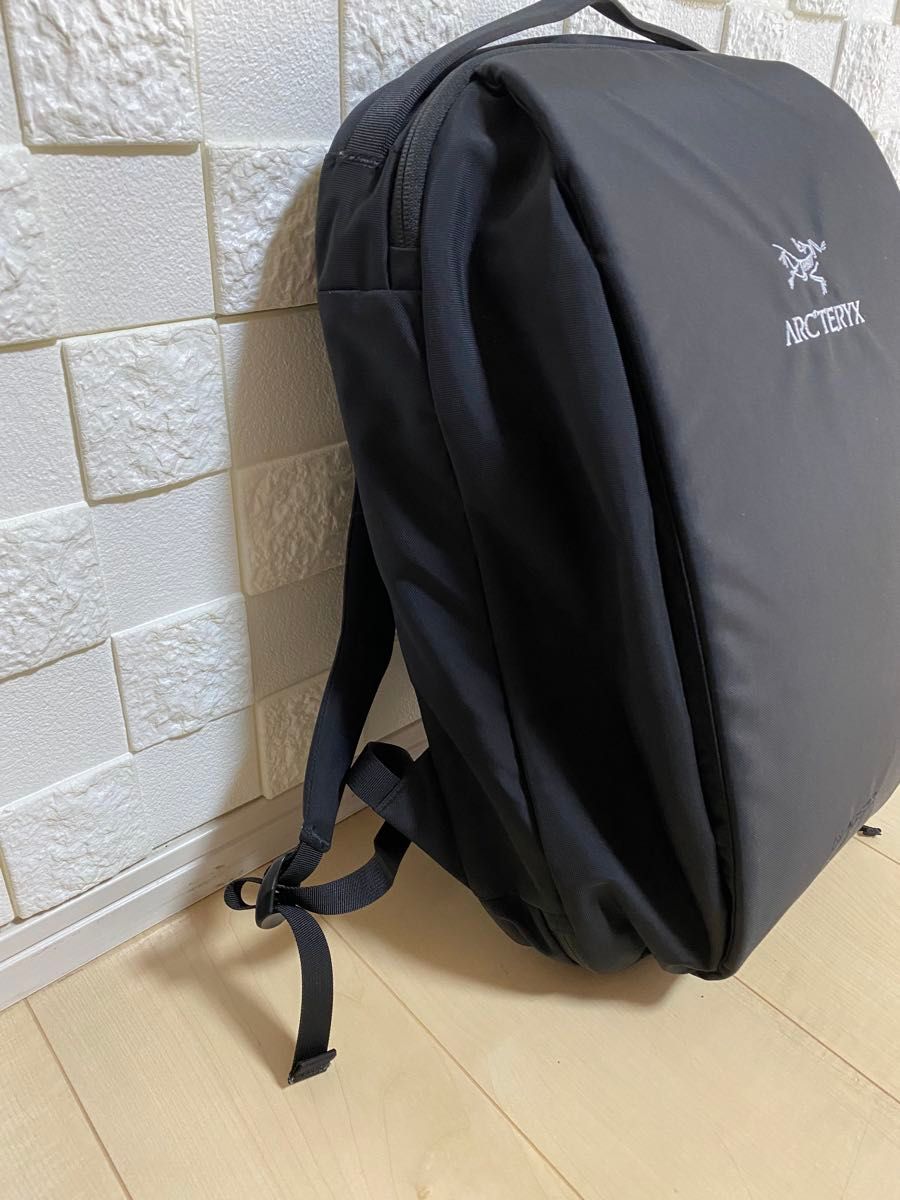 美品】ARC'TERYX BLADE20 ブラック リュク バックリュック 男女 美品】ARC'TERYX BLADE20 ブラック リュク バックリュック 男女