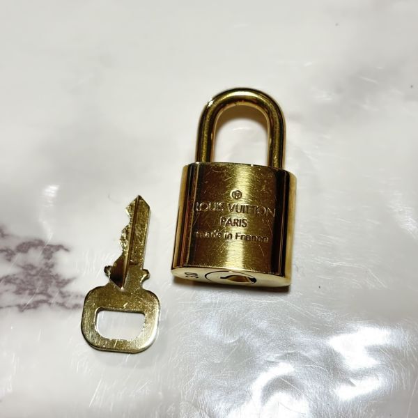鏡面仕上】ルイヴィトン パドロック No 310 南京錠 ゴールド 鍵 鏡面仕上】ルイヴィトン パドロック No 310 南京錠 ゴールド 鍵