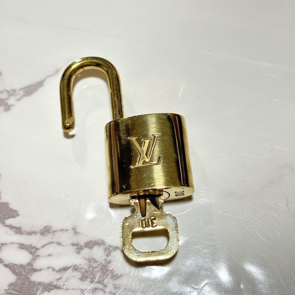 鏡面仕上】ルイヴィトン パドロック No 310 南京錠 ゴールド 鍵 鏡面仕上】ルイヴィトン パドロック No 310 南京錠 ゴールド 鍵
