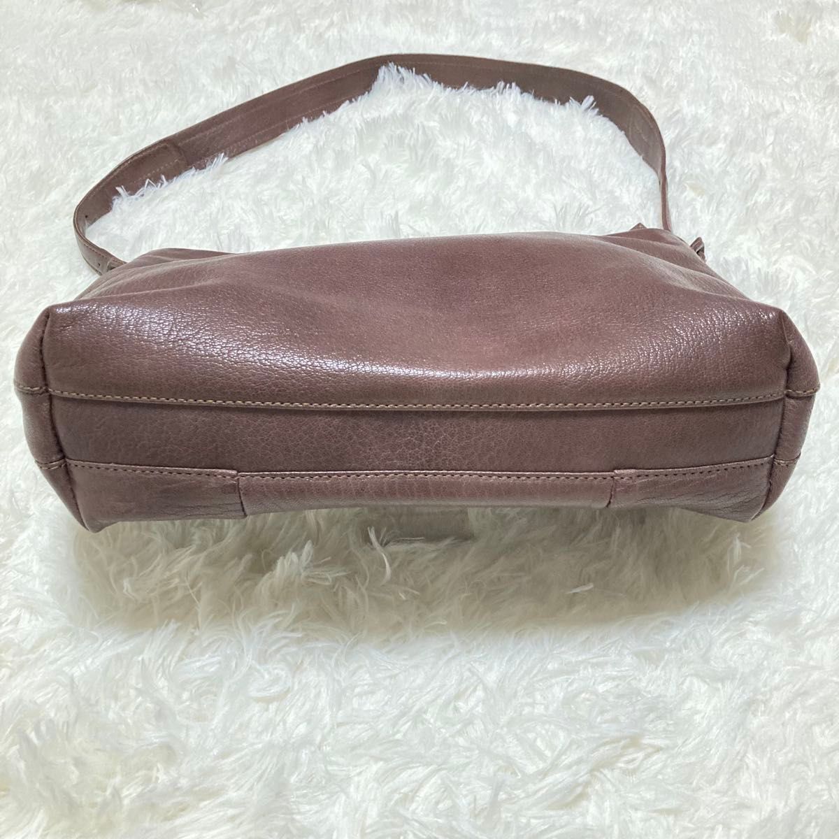 genten ゲンテン ブラウン レザー ショルダーバッグ A4収納 genten ゲンテン ブラウン レザー ショルダーバッグ A4収納