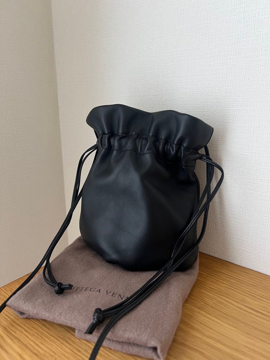 美品】BOTTEGA VENETA 巾着 バッグ ショルダー ポシェット 美品】BOTTEGA VENETA 巾着 バッグ ショルダー ポシェット