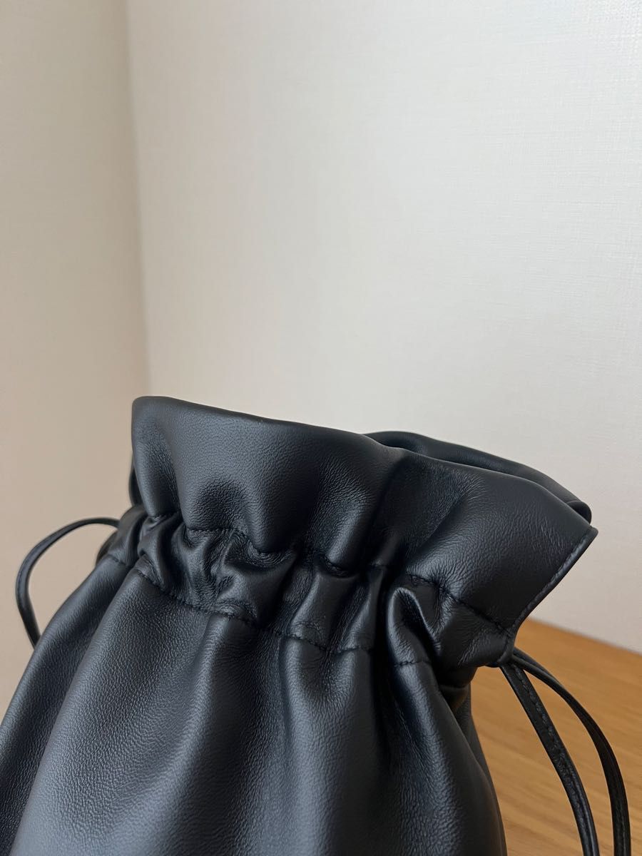美品】BOTTEGA VENETA 巾着 バッグ ショルダー ポシェット 美品】BOTTEGA VENETA 巾着 バッグ ショルダー ポシェット