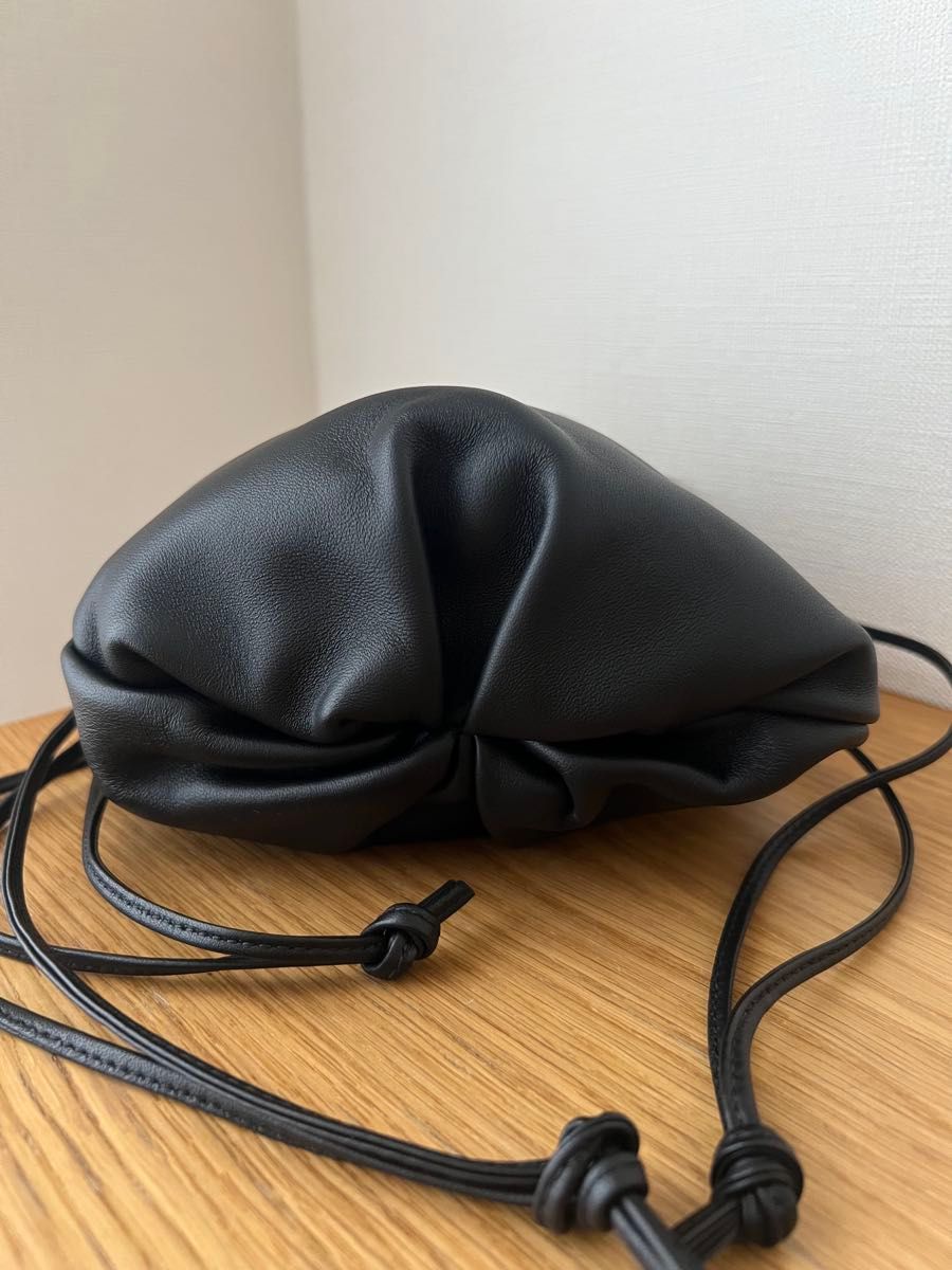 美品】BOTTEGA VENETA 巾着 バッグ ショルダー ポシェット 美品】BOTTEGA VENETA 巾着 バッグ ショルダー ポシェット