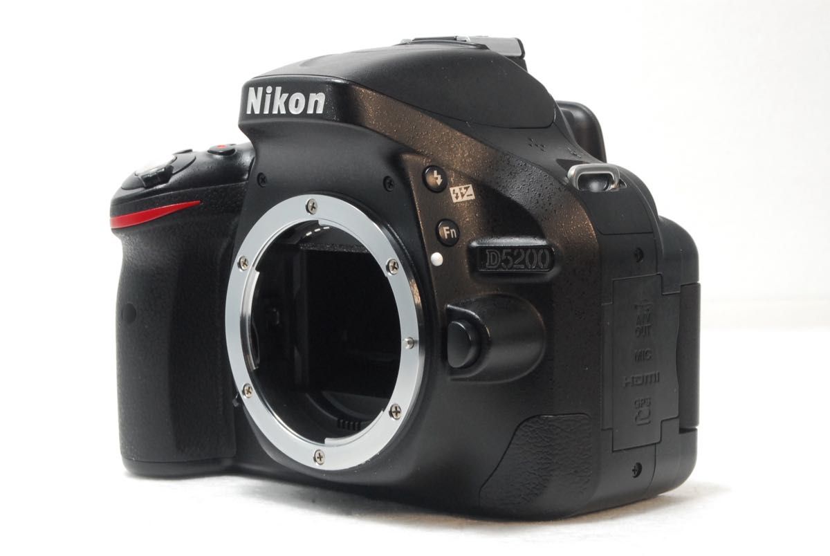 Nikon D5200 スマホ転送 ダブルレンズ 純正バッグ付 一眼レフ Nikon D5200 スマホ転送 ダブルレンズ 純正バッグ付 一眼レフ