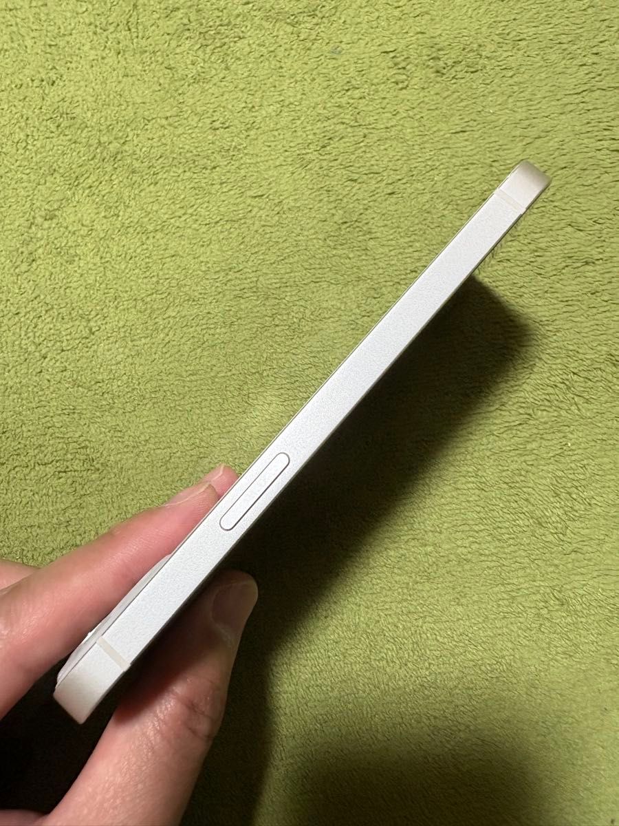 美品iPhone13 128GB スターライト SIMフリー バッテリー交換済み 美品iPhone13 128GB スターライト SIMフリー バッテリー交換済み
