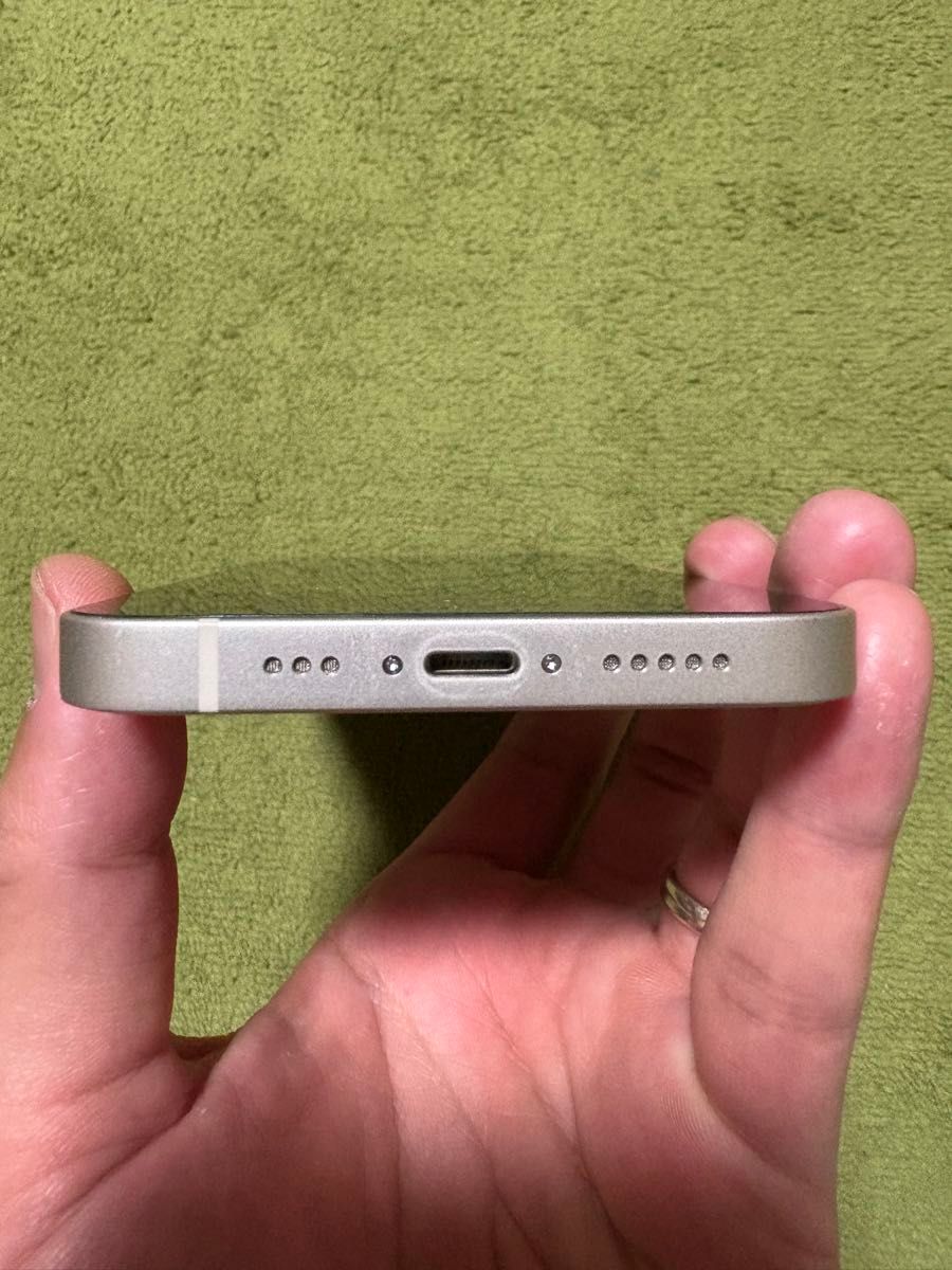 美品iPhone13 128GB スターライト SIMフリー バッテリー交換済み 美品iPhone13 128GB スターライト SIMフリー バッテリー交換済み