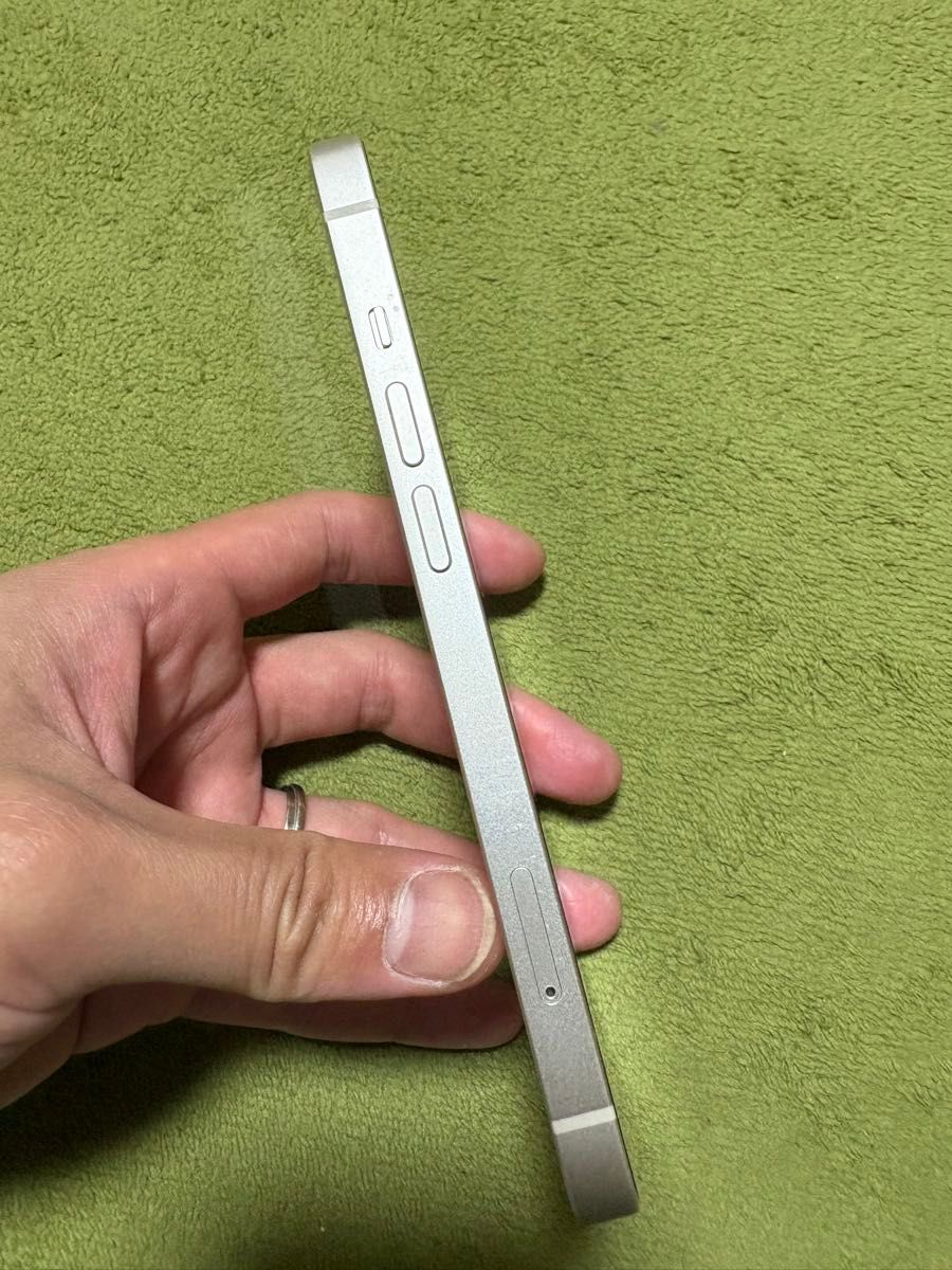 美品iPhone13 128GB スターライト SIMフリー バッテリー交換済み 美品iPhone13 128GB スターライト SIMフリー バッテリー交換済み