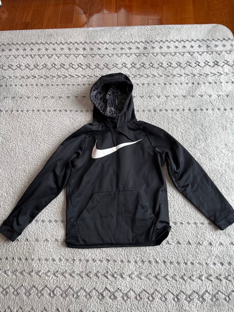 NikeのDri-FIT素材を使用したブラックパーカー サイズ X L NikeのDri-FIT素材を使用したブラックパーカー サイズ X L