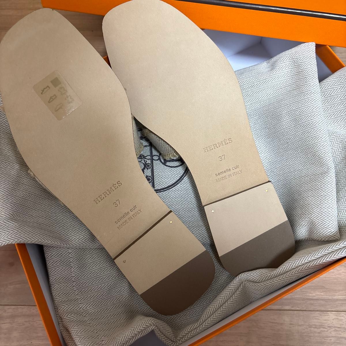 25SS新作【新品】HERMES エルメス オラン リネン フリンジ 25SS新作【新品】HERMES エルメス オラン リネン フリンジ