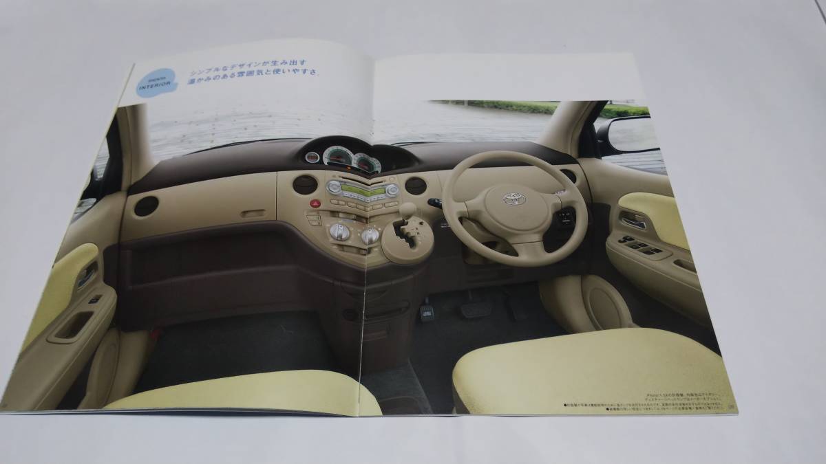 2003 year 9 month . issue was done, Toyota Sienta catalog..