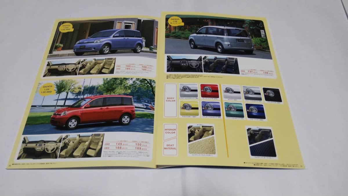 2003 year 9 month . issue was done, Toyota Sienta catalog..