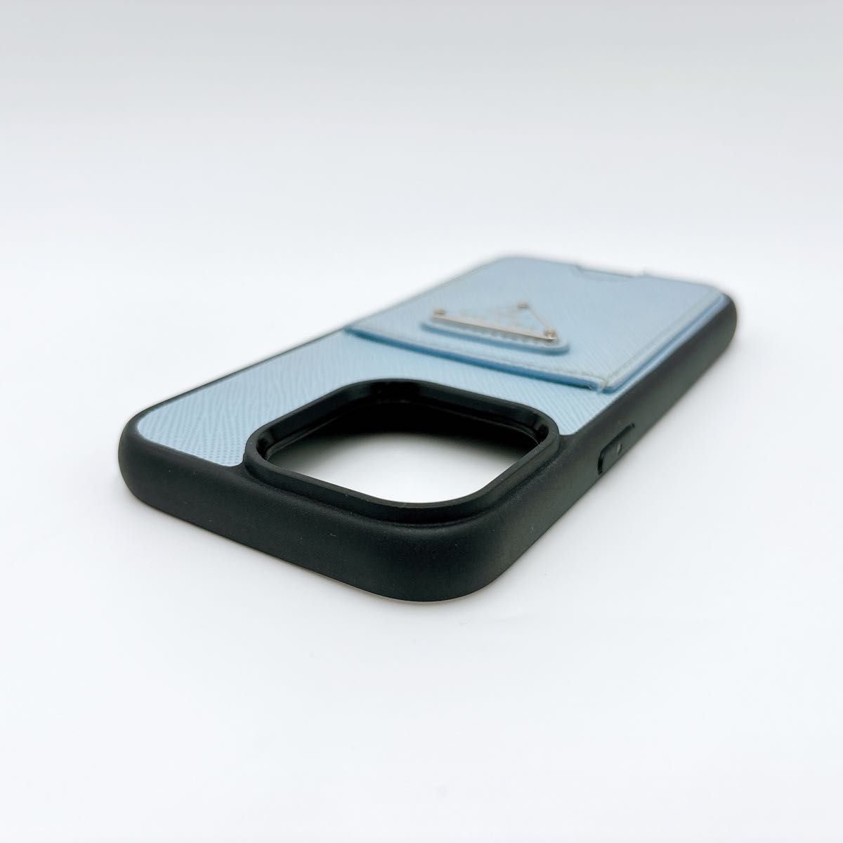 美品 PRADA サフィアーノ 三角ロゴ iPhone 14 pro ケース 美品 PRADA サフィアーノ 三角ロゴ iPhone 14 pro ケース