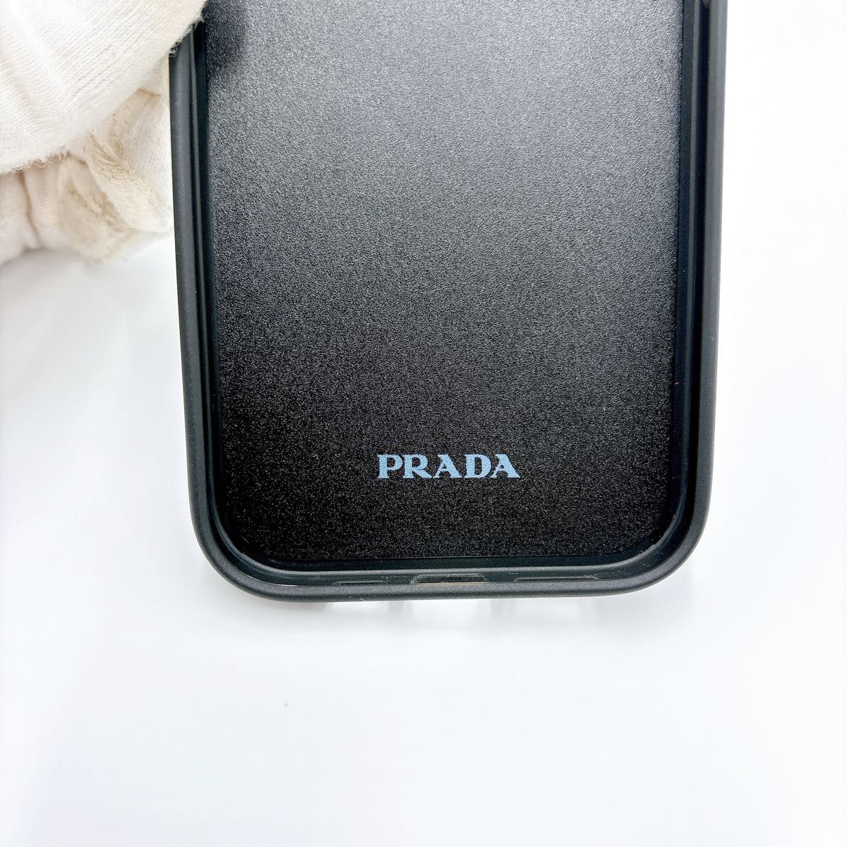 美品 PRADA サフィアーノ 三角ロゴ iPhone 14 pro ケース 美品 PRADA サフィアーノ 三角ロゴ iPhone 14 pro ケース