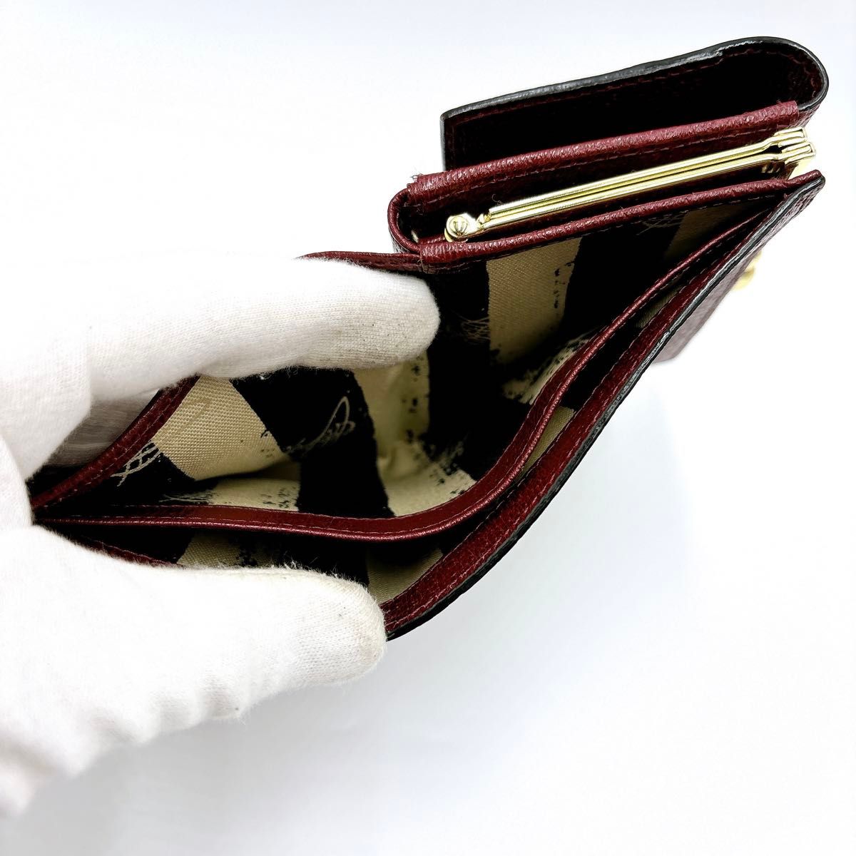極美品 ヴィヴィアンウエストウッド レザー がま口 三つ折り財布 極美品 ヴィヴィアンウエストウッド レザー がま口 三つ折り財布