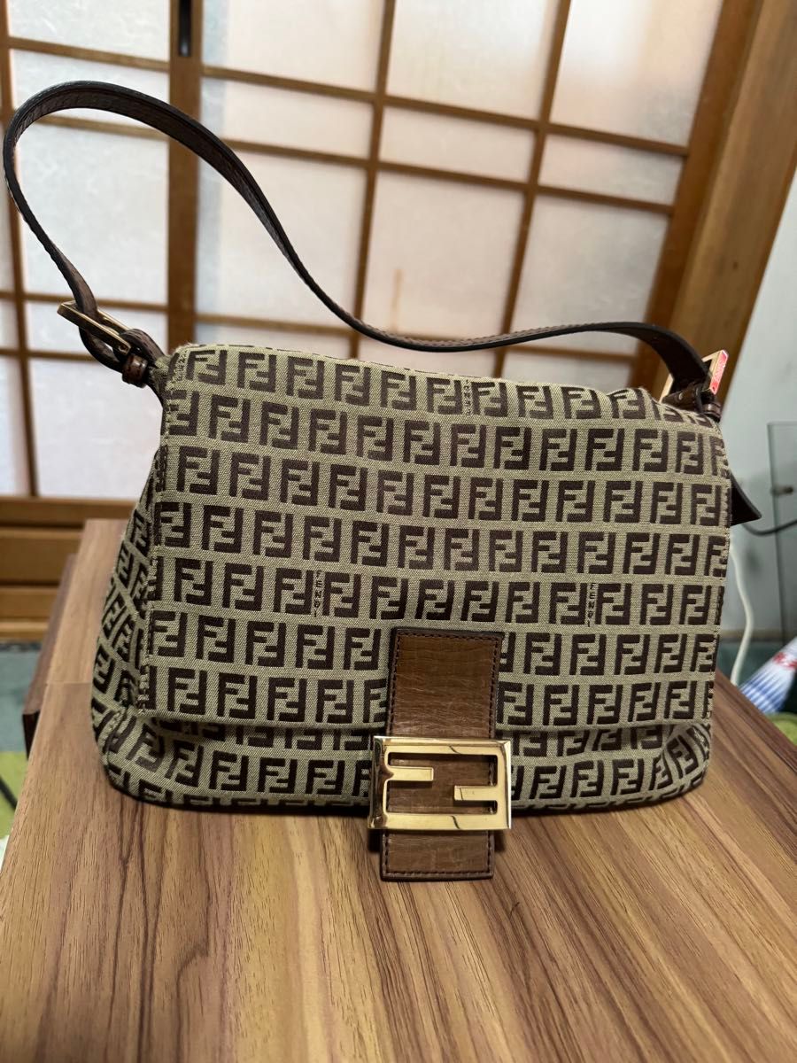FENDI フェンディ マンマバケット ズッカ柄 ショルダーバッグ FENDI フェンディ マンマバケット ズッカ柄 ショルダーバッグ