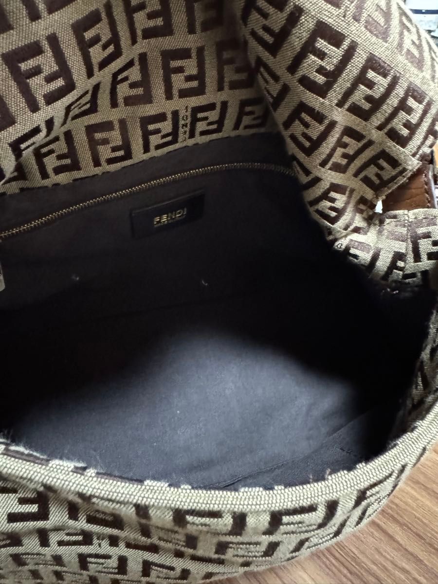 FENDI フェンディ マンマバケット ズッカ柄 ショルダーバッグ FENDI フェンディ マンマバケット ズッカ柄 ショルダーバッグ