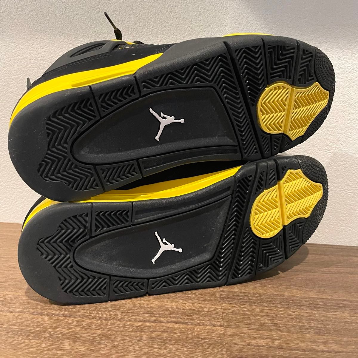 NIKE AIR JORDAN 4 RETRO THUNDER ナイキ エア ジョーダン 4 NIKE AIR JORDAN 4 RETRO THUNDER ナイキ エア ジョーダン 4