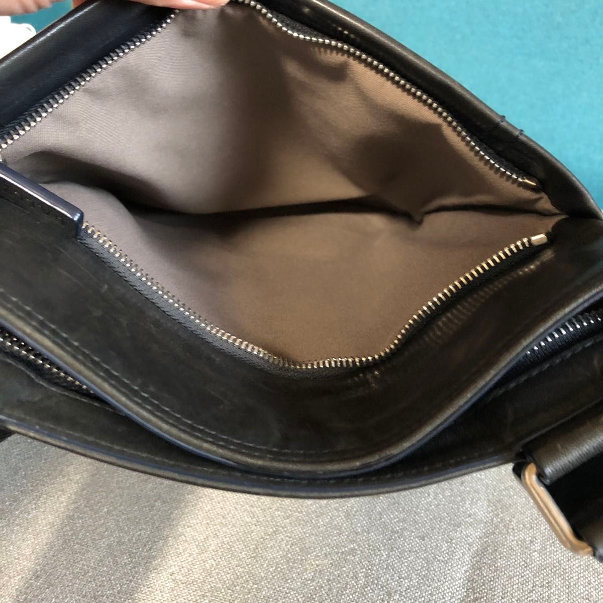 BALLY ショルダーバッグ レザー ブラック ストライプトレイン BALLY ショルダーバッグ レザー ブラック ストライプトレイン