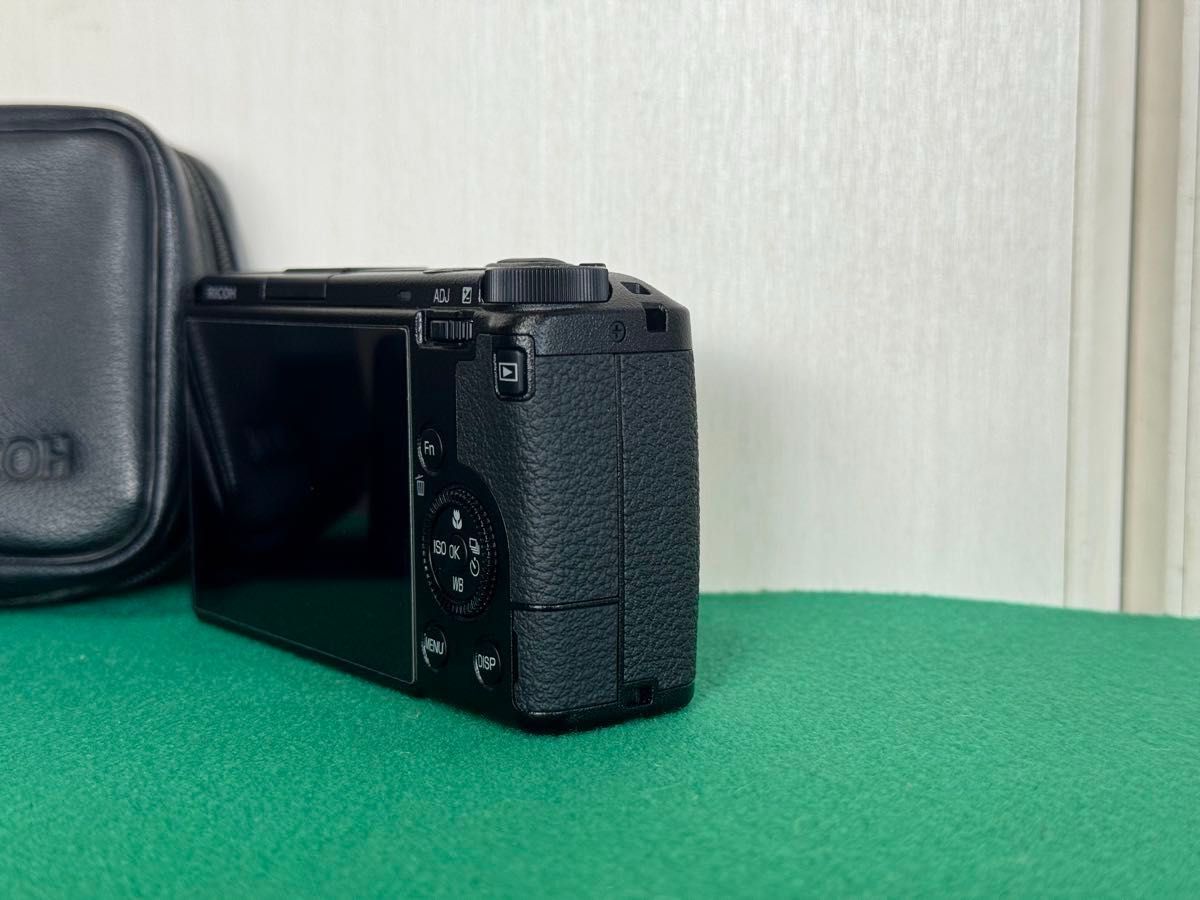 極美品 ショット数260枚 RICOH リコー GR III コンパクト 極美品 ショット数260枚 RICOH リコー GR III コンパクト