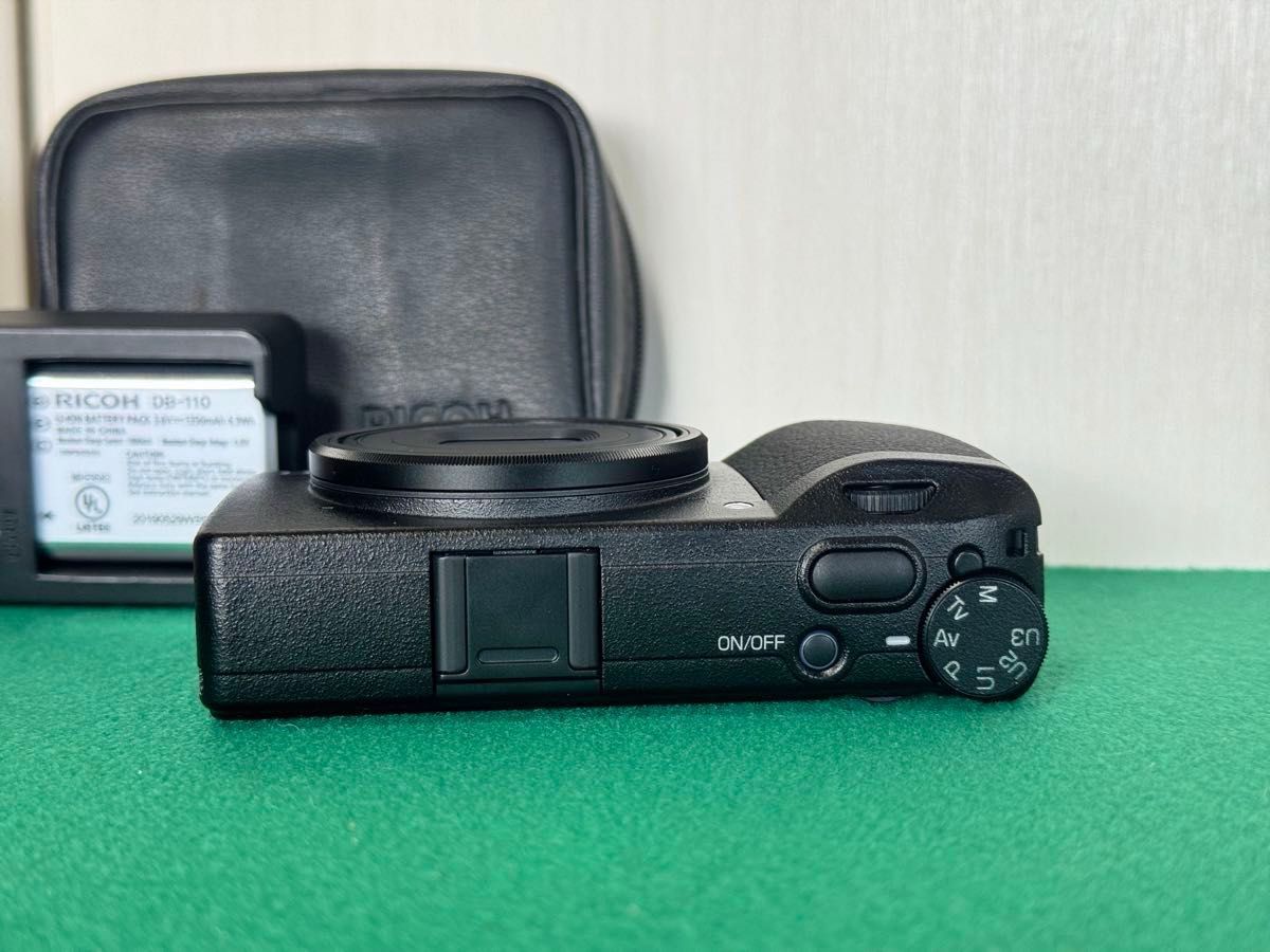 極美品 ショット数260枚 RICOH リコー GR III コンパクト 極美品 ショット数260枚 RICOH リコー GR III コンパクト