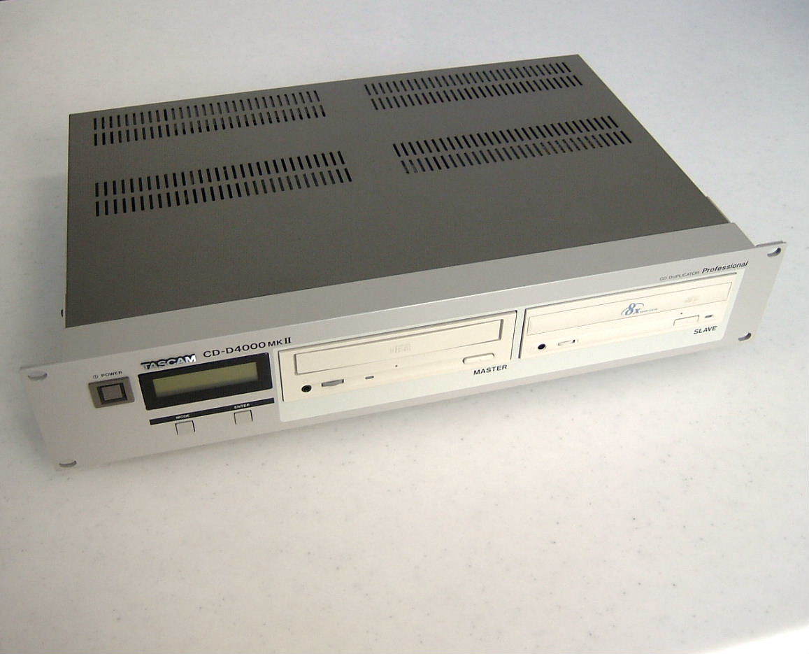 ■送料無料■22万 新品 TASCAMタスカム CD-D4000MK II プロ用CDデュプリケーター 最大8倍速 CDレコーダーコピー機ダビング MK2 CD-R CD-ROM
