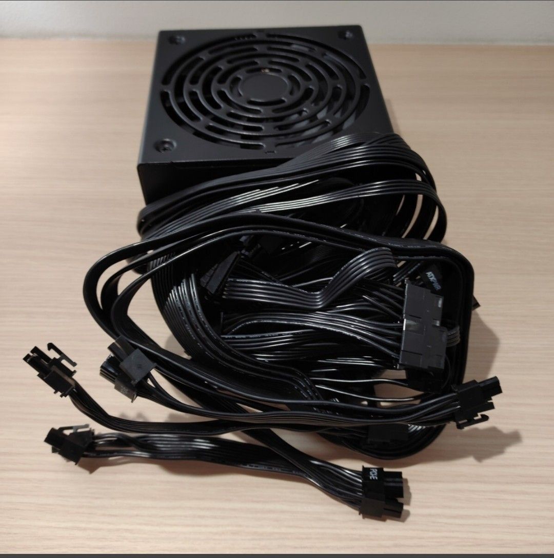 850W ATX電源 GOLD認証 電源ユニット 極美品 pcie 8pin×6 24時間 850W ATX電源 GOLD認証 電源ユニット 極美品 pcie 8pin×6 24時間
