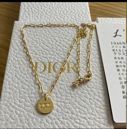 美品 クリスチャンディオール ロゴチャーム ゴールドネックレス 美品 クリスチャンディオール ロゴチャーム ゴールドネックレス
