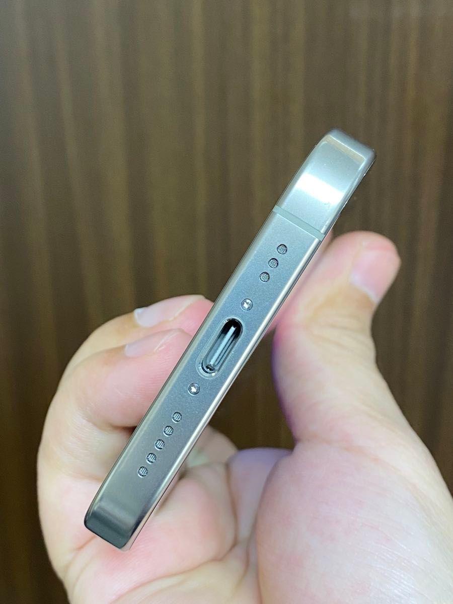 iPhone 16 Pro 256GB バッテリー最大容量100% 充放電回数1回 iPhone 16 Pro 256GB バッテリー最大容量100% 充放電回数1回