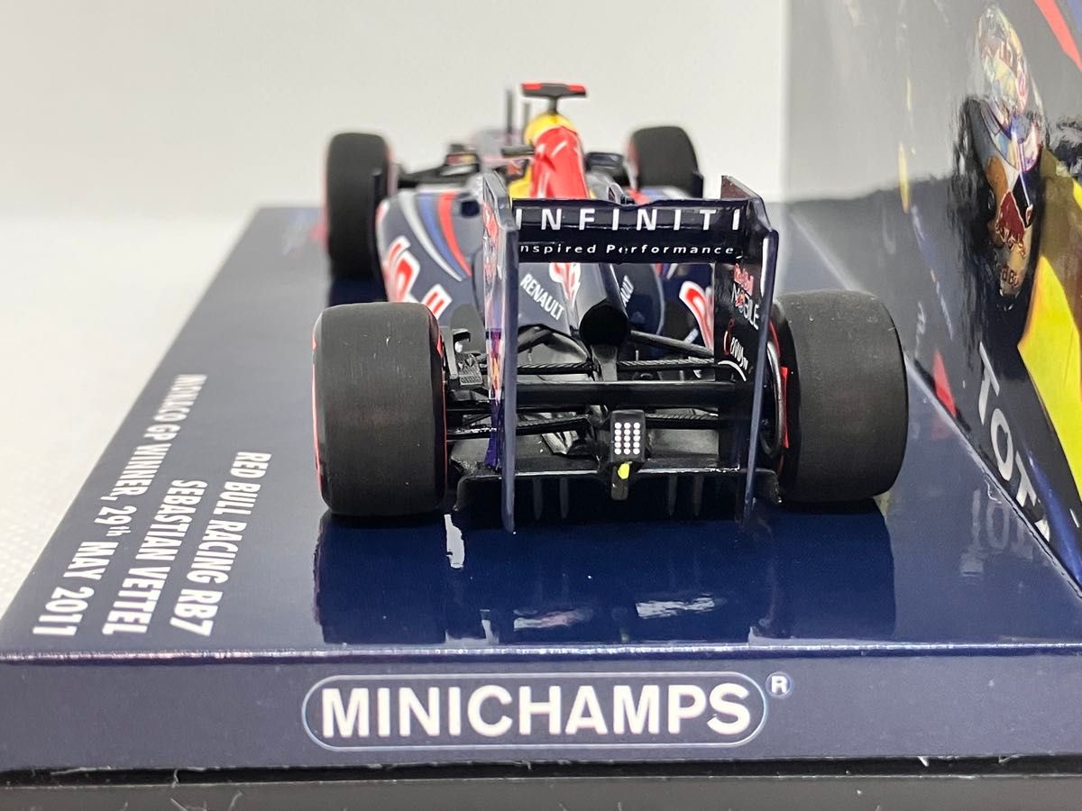 1/43 レッドブル ルノー RB7 S ベッテル 2011 モナコGP 優勝 PMA 1/43 レッドブル ルノー RB7 S ベッテル 2011 モナコGP 優勝 PMA