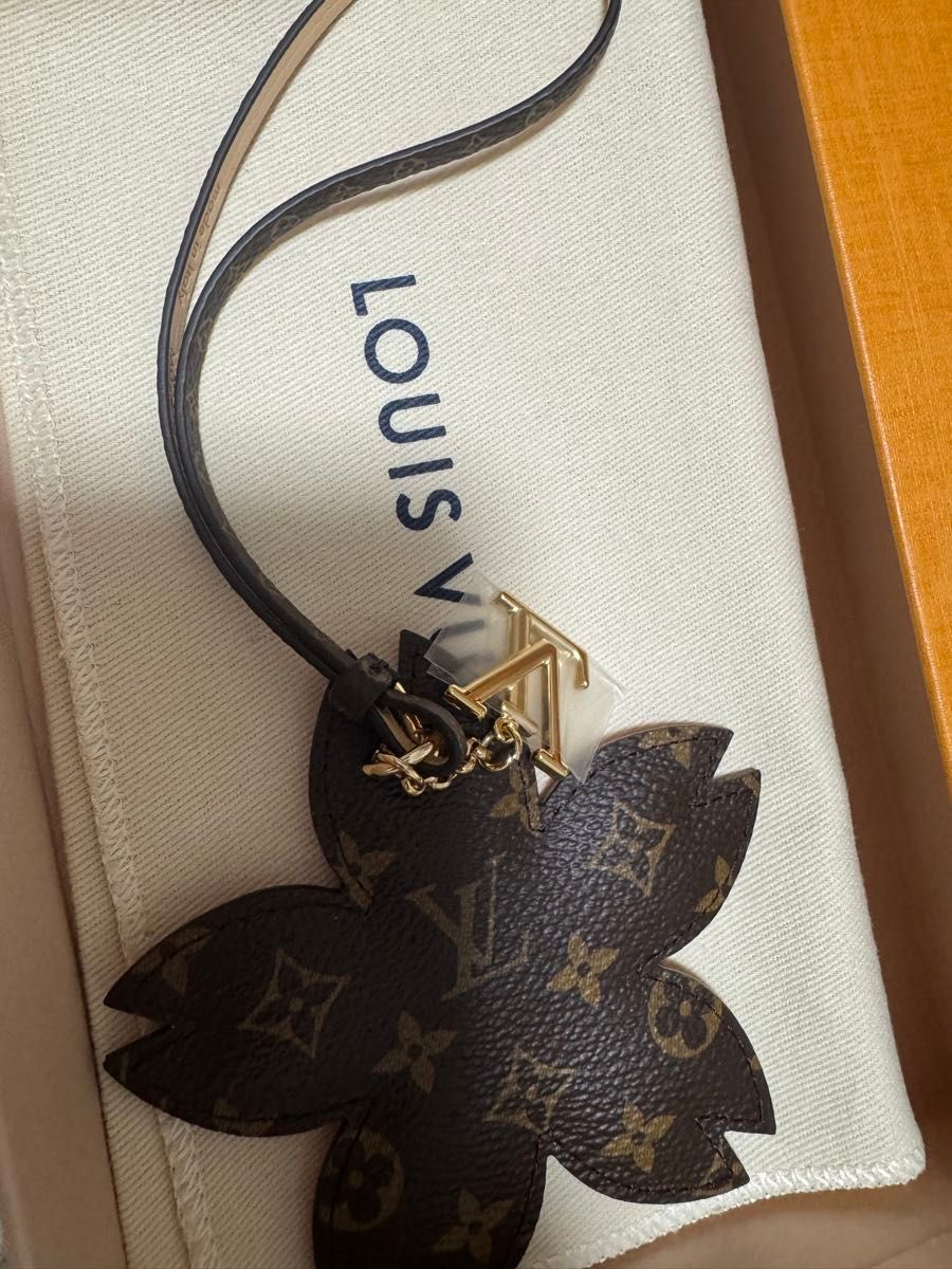 ルイヴィトン 村上隆 コラボ LV×TM バッグチャーム・チェリー ルイヴィトン 村上隆 コラボ LV×TM バッグチャーム・チェリー