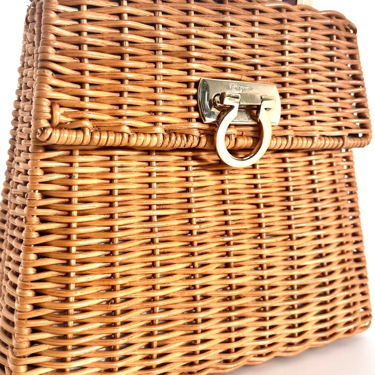 価格相談可能】美品 Salvatore Ferragamo フェラガモ ラタン 価格相談可能】美品 Salvatore Ferragamo フェラガモ ラタン