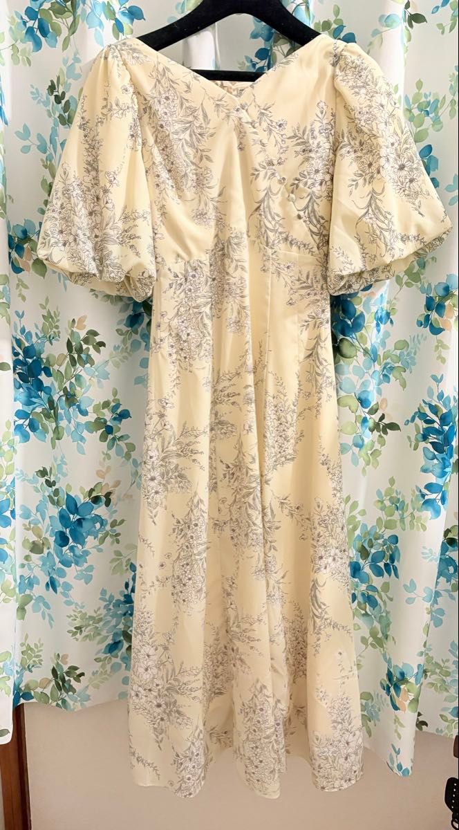 美品】Noela ノエラ 花柄ワンピース ロングワンピース 美品】Noela ノエラ 花柄ワンピース ロングワンピース
