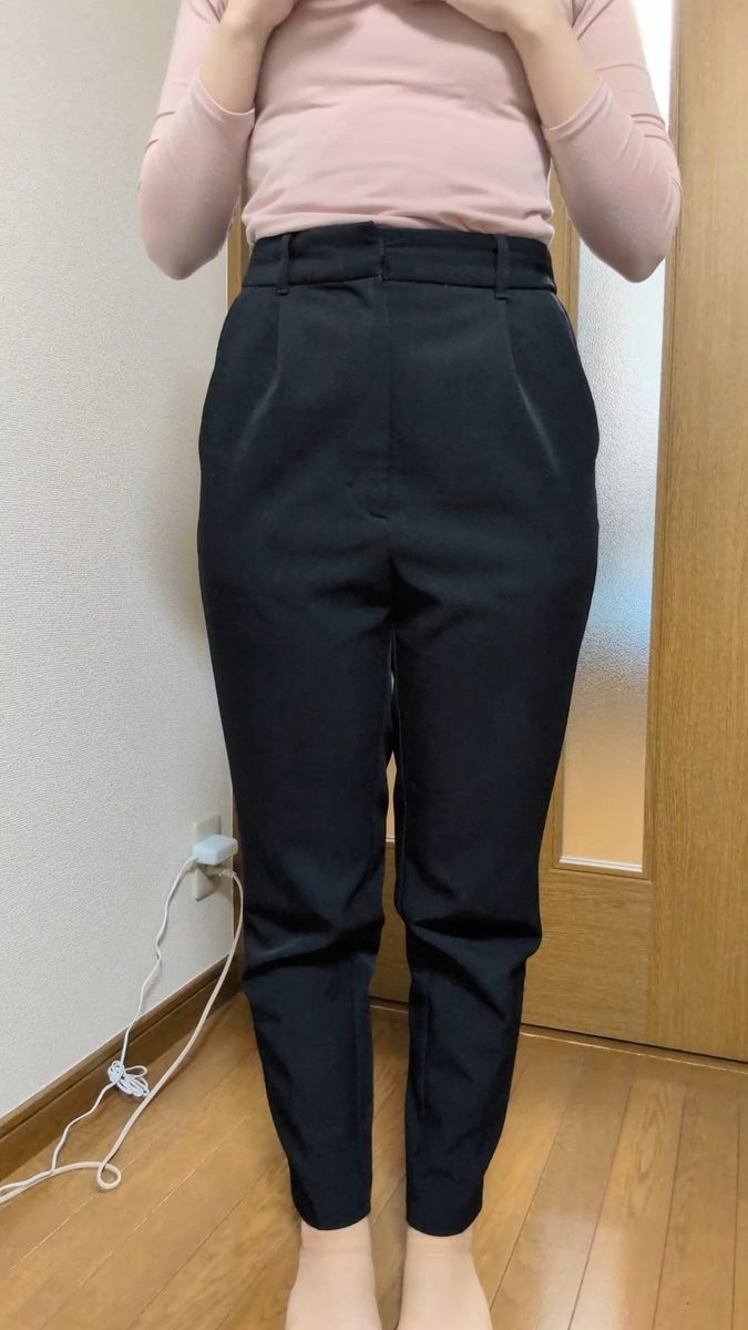 テーパードパンツ