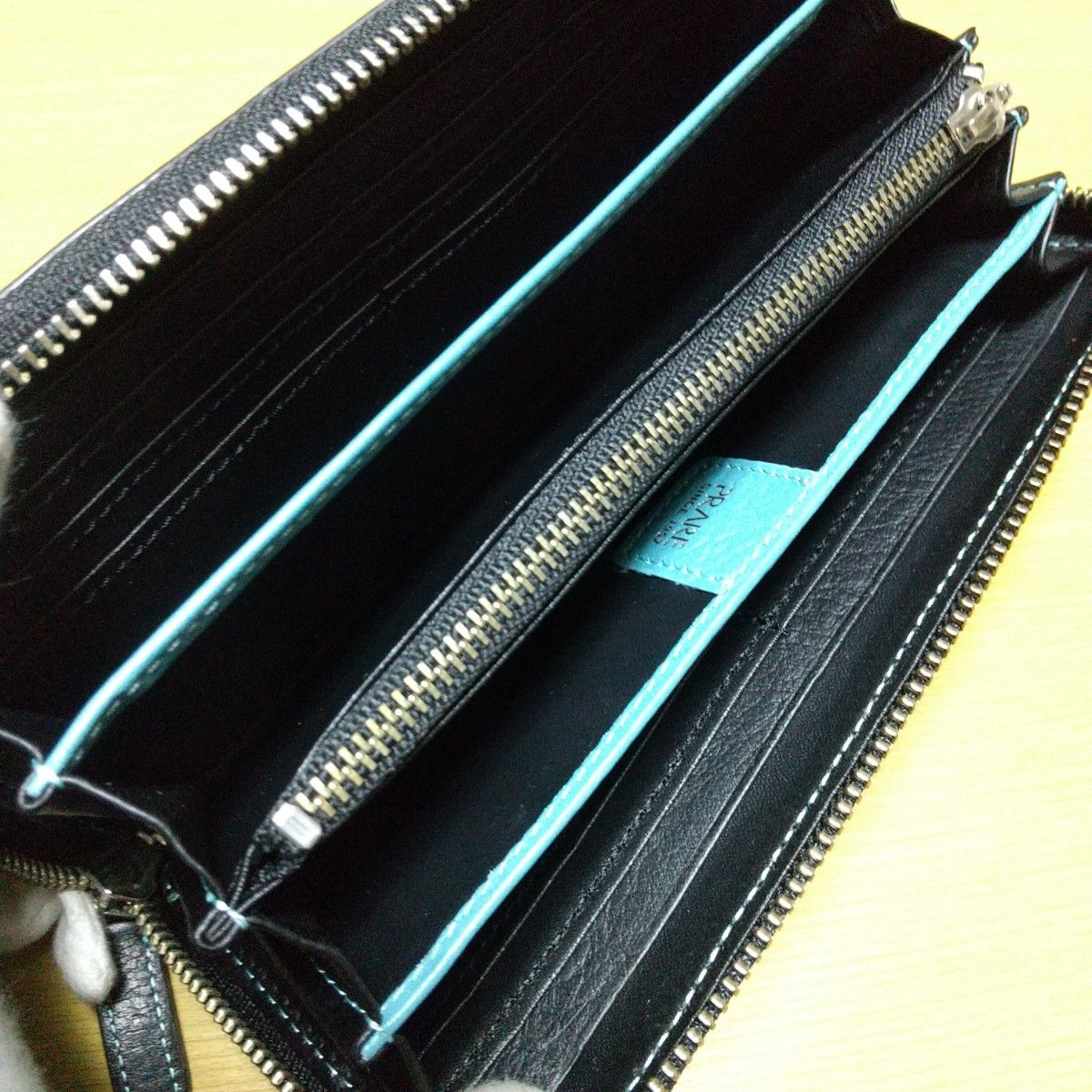 新品同様 PRARIE SINCE 1957 バイカラー ラウンドファスナー 長 新品同様 PRARIE SINCE 1957 バイカラー ラウンドファスナー 長