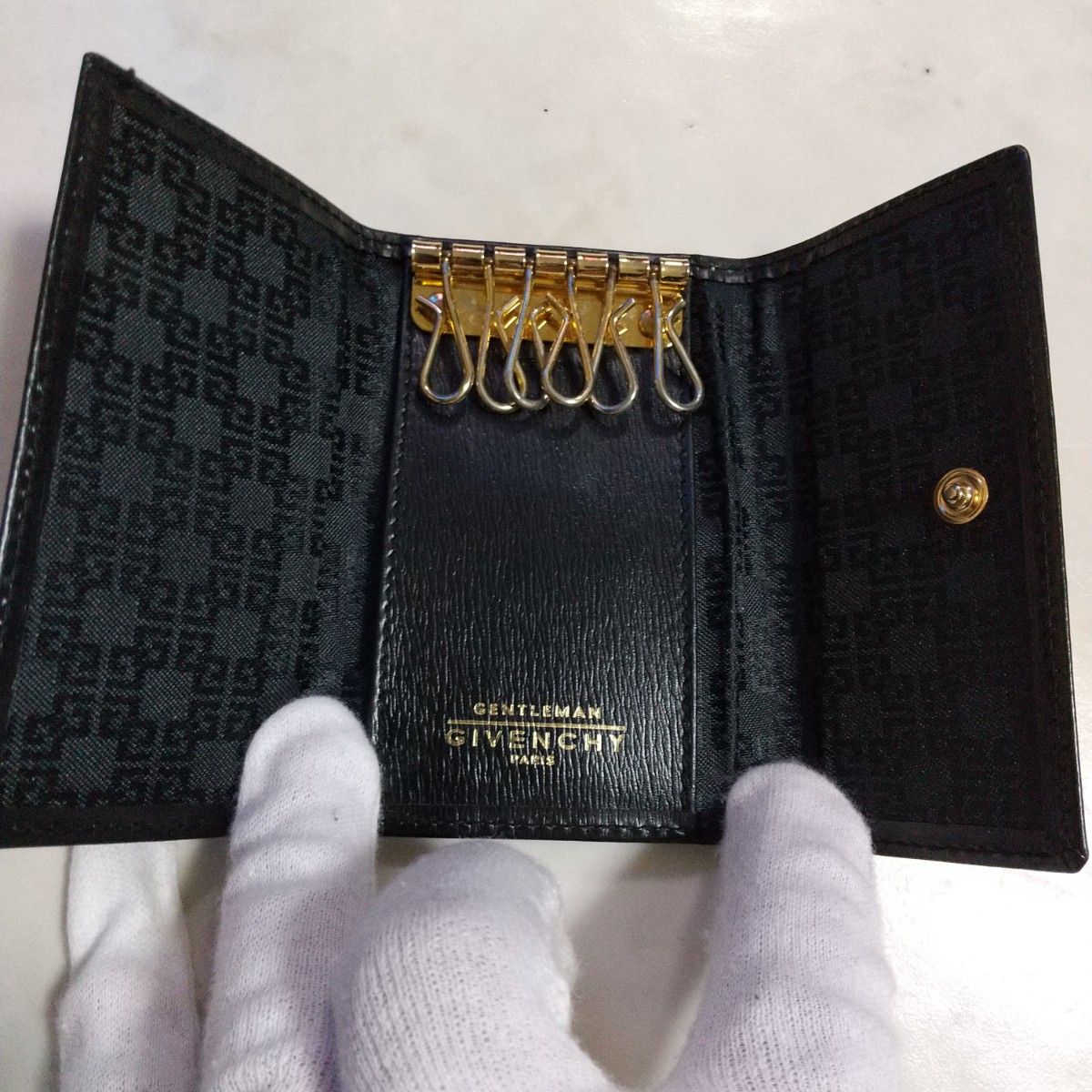 美品 GIVENCHY ジバンシィ レザー キーケース ブラック 黒 ロゴ 美品 GIVENCHY ジバンシィ レザー キーケース ブラック 黒 ロゴ